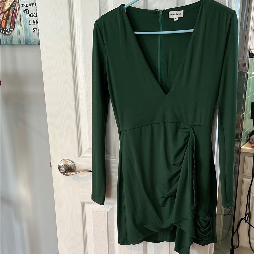 MARTYNA DEEP V DRESS
superdown